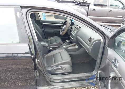 2010 Volkswagen Jetta Limited Edition z USA, uszkodzony, nr VIN 3VWRZ7AJXAM098463